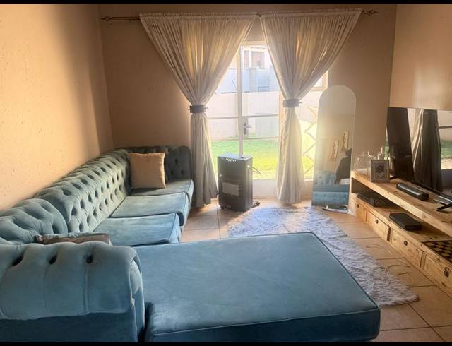 2 BEDROOM APARTMENT FOR SALE IN KLIPPOORTJIE
